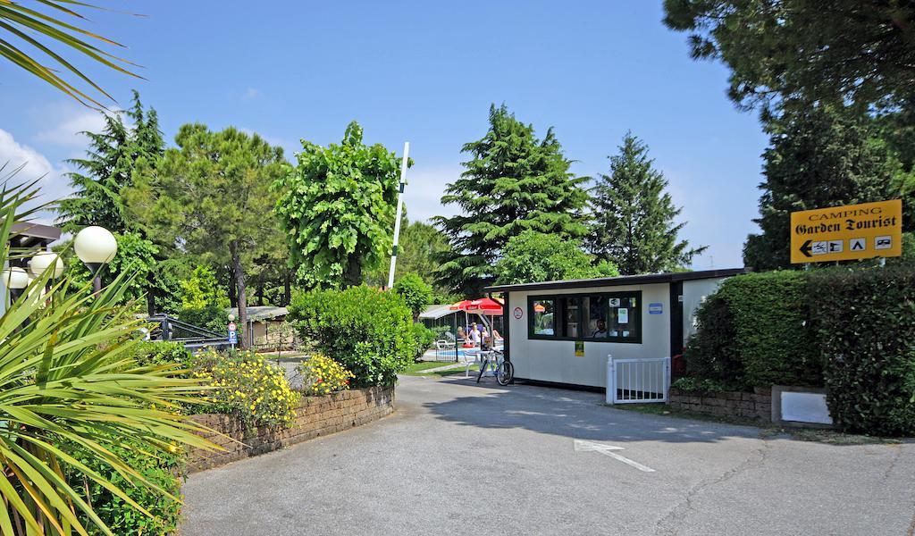 Camping Garden Tourist Манерба дел Гарда Екстериор снимка