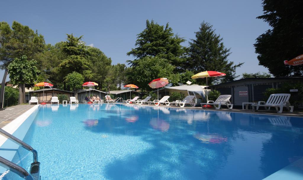 Camping Garden Tourist Манерба дел Гарда Екстериор снимка